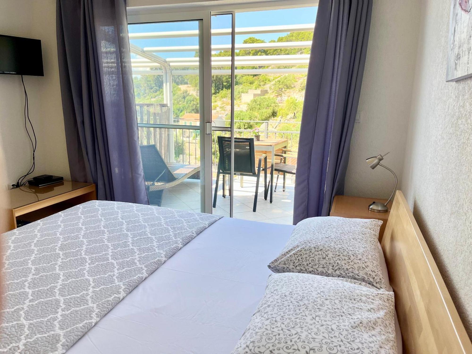 Paradise Apartments - Robinson Getaway Gdinj ภายนอก รูปภาพ