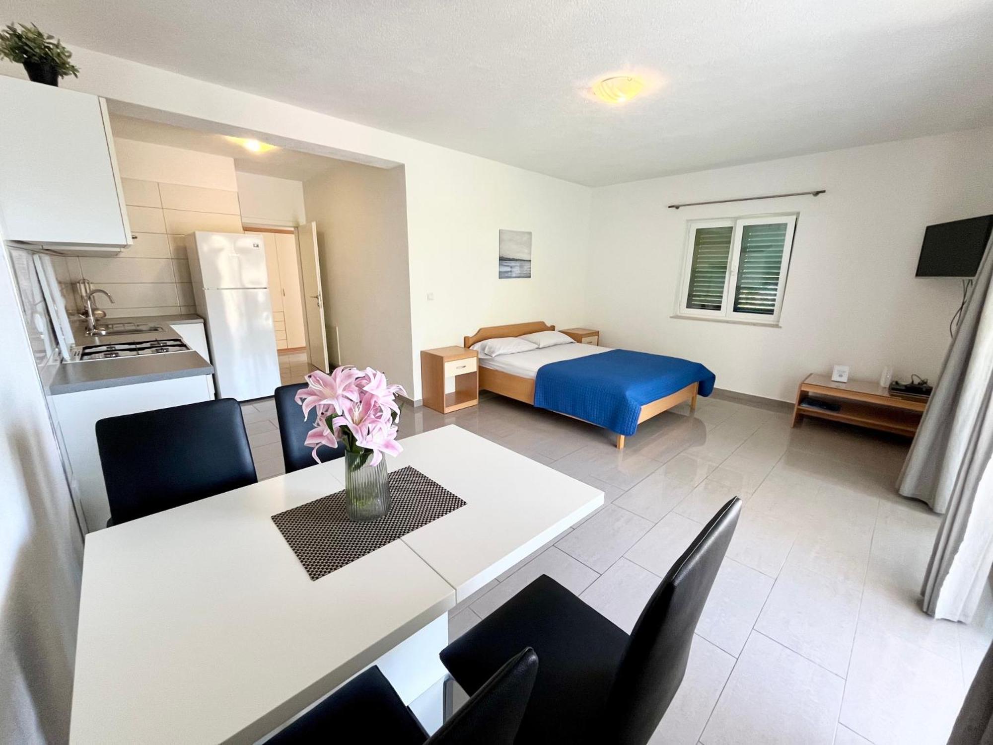 Paradise Apartments - Robinson Getaway Gdinj ภายนอก รูปภาพ