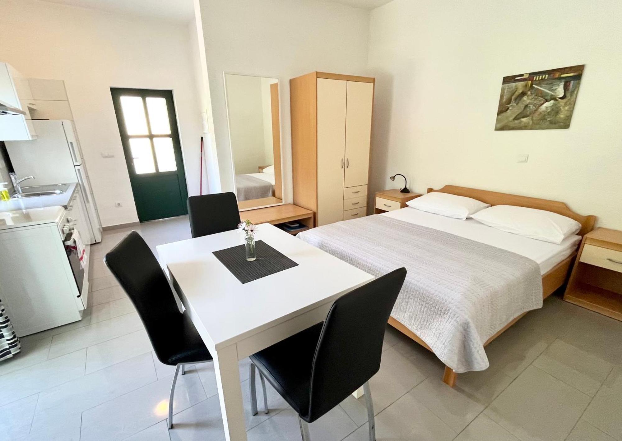 Paradise Apartments - Robinson Getaway Gdinj ภายนอก รูปภาพ