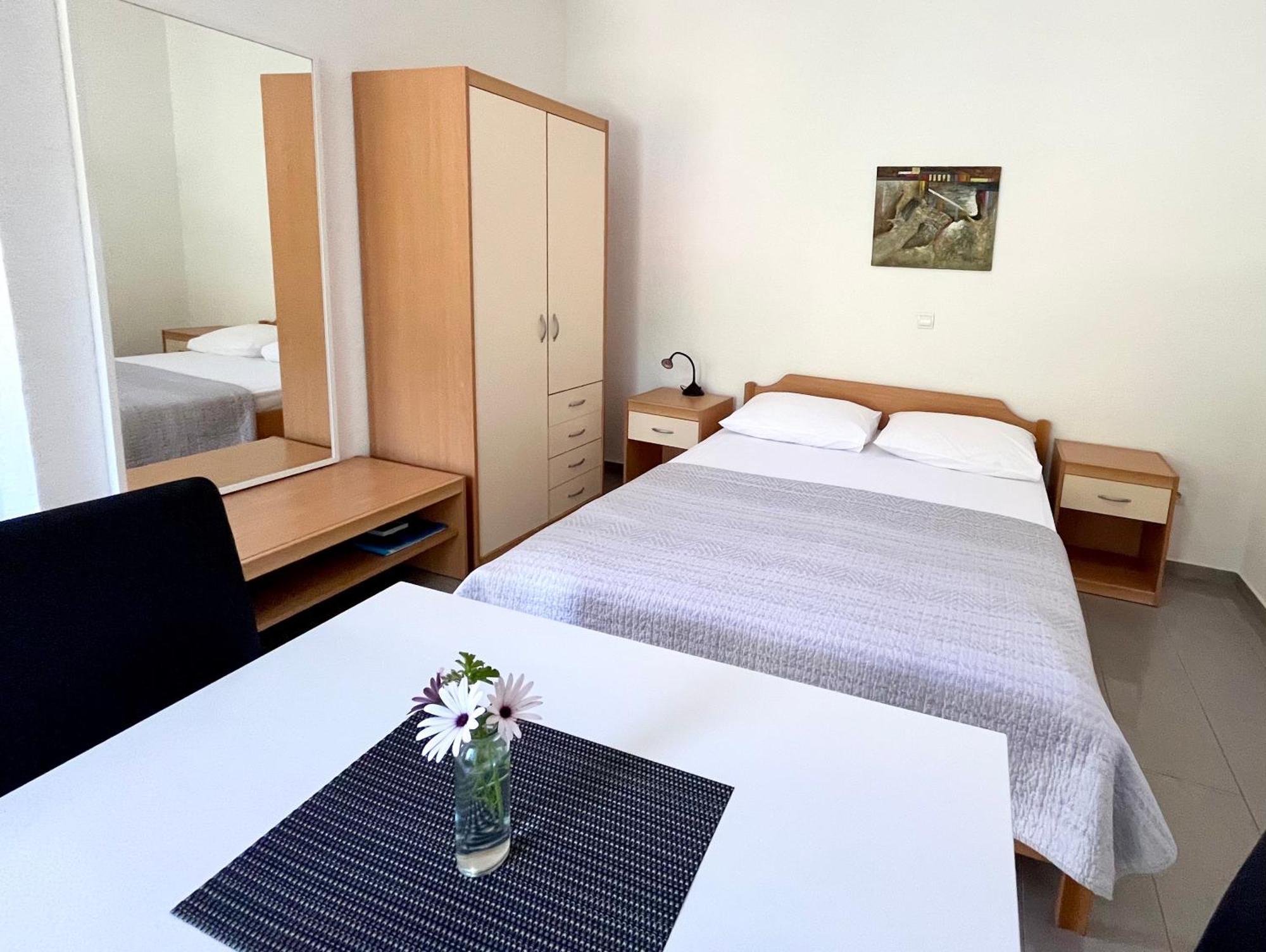 Paradise Apartments - Robinson Getaway Gdinj ภายนอก รูปภาพ